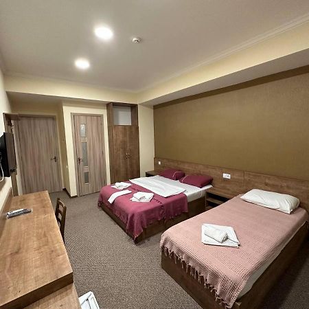 5 Rooms Near 300 Aragveli Metro Station Tbilissi Extérieur photo
