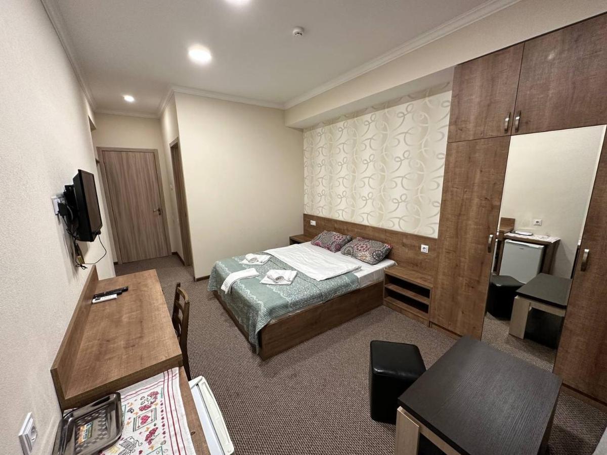 5 Rooms Near 300 Aragveli Metro Station Tbilissi Extérieur photo