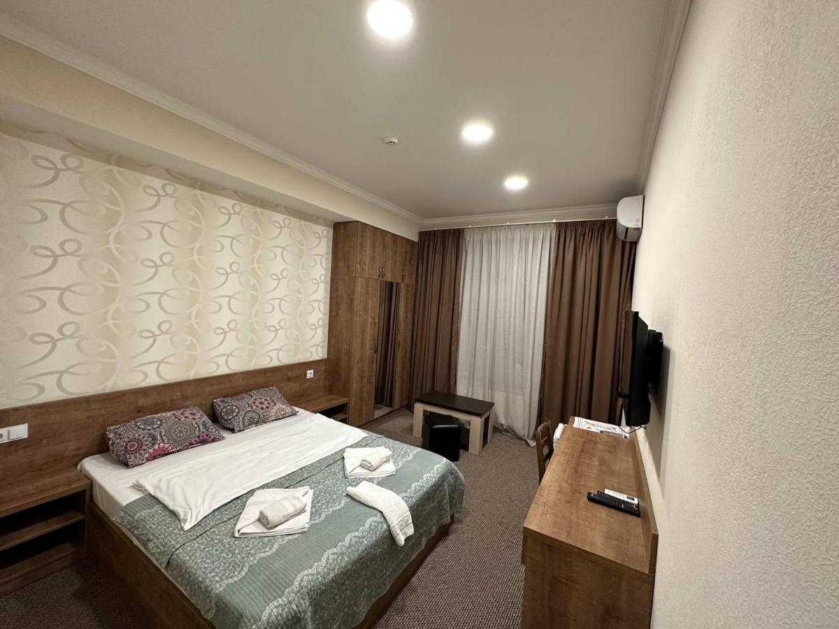 5 Rooms Near 300 Aragveli Metro Station Tbilissi Extérieur photo