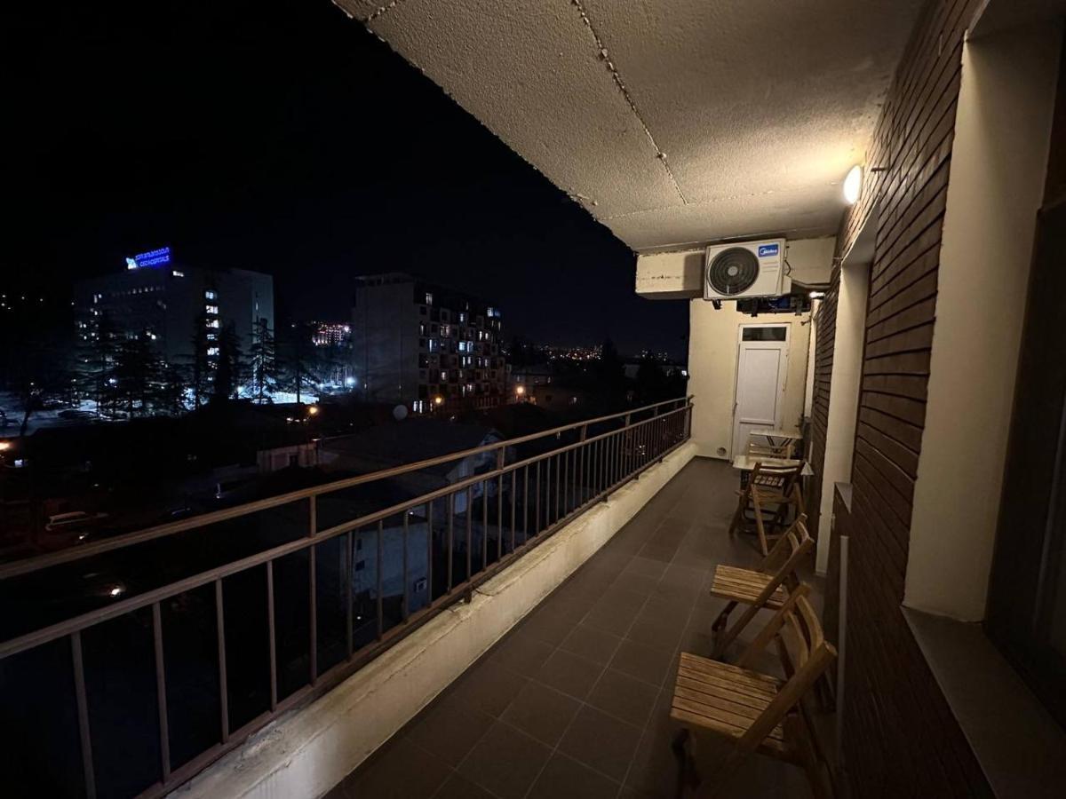 5 Rooms Near 300 Aragveli Metro Station Tbilissi Extérieur photo