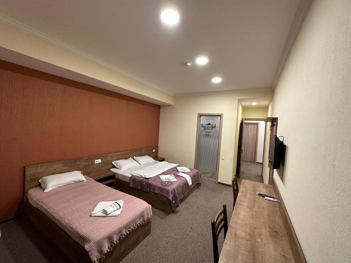 5 Rooms Near 300 Aragveli Metro Station Tbilissi Extérieur photo