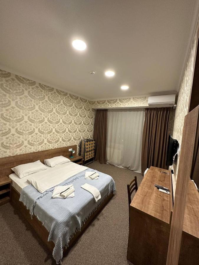 5 Rooms Near 300 Aragveli Metro Station Tbilissi Extérieur photo