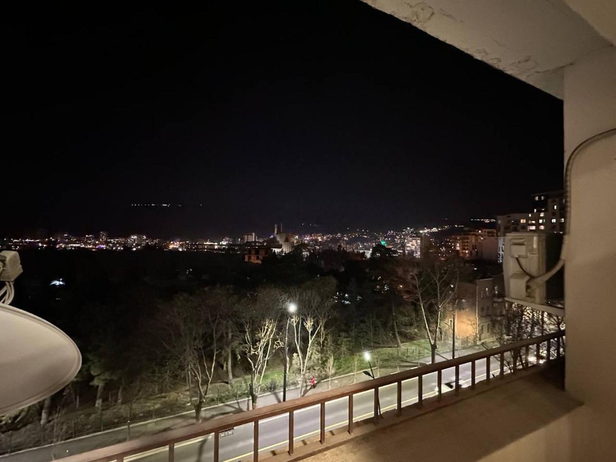 5 Rooms Near 300 Aragveli Metro Station Tbilissi Extérieur photo