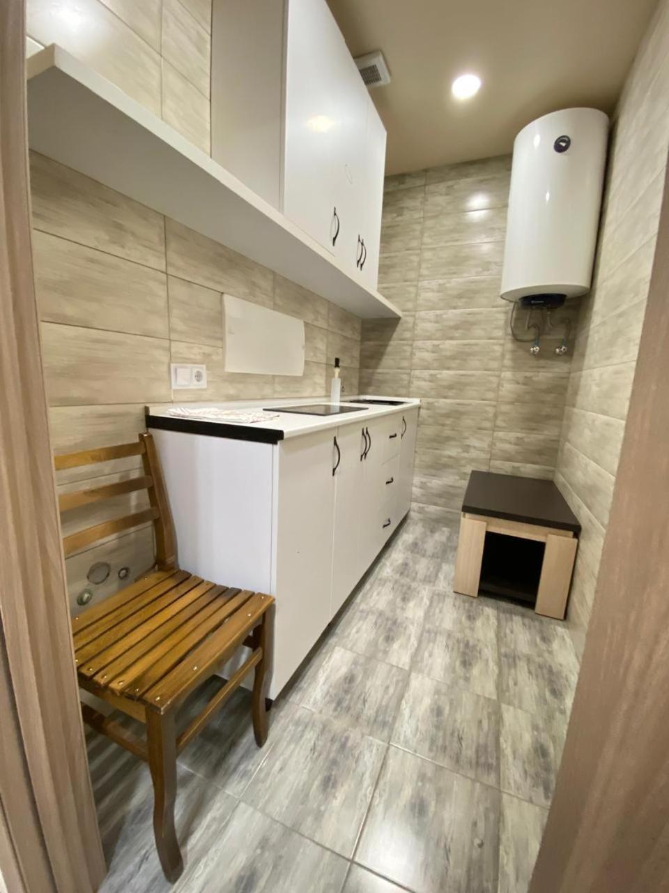 5 Rooms Near 300 Aragveli Metro Station Tbilissi Extérieur photo