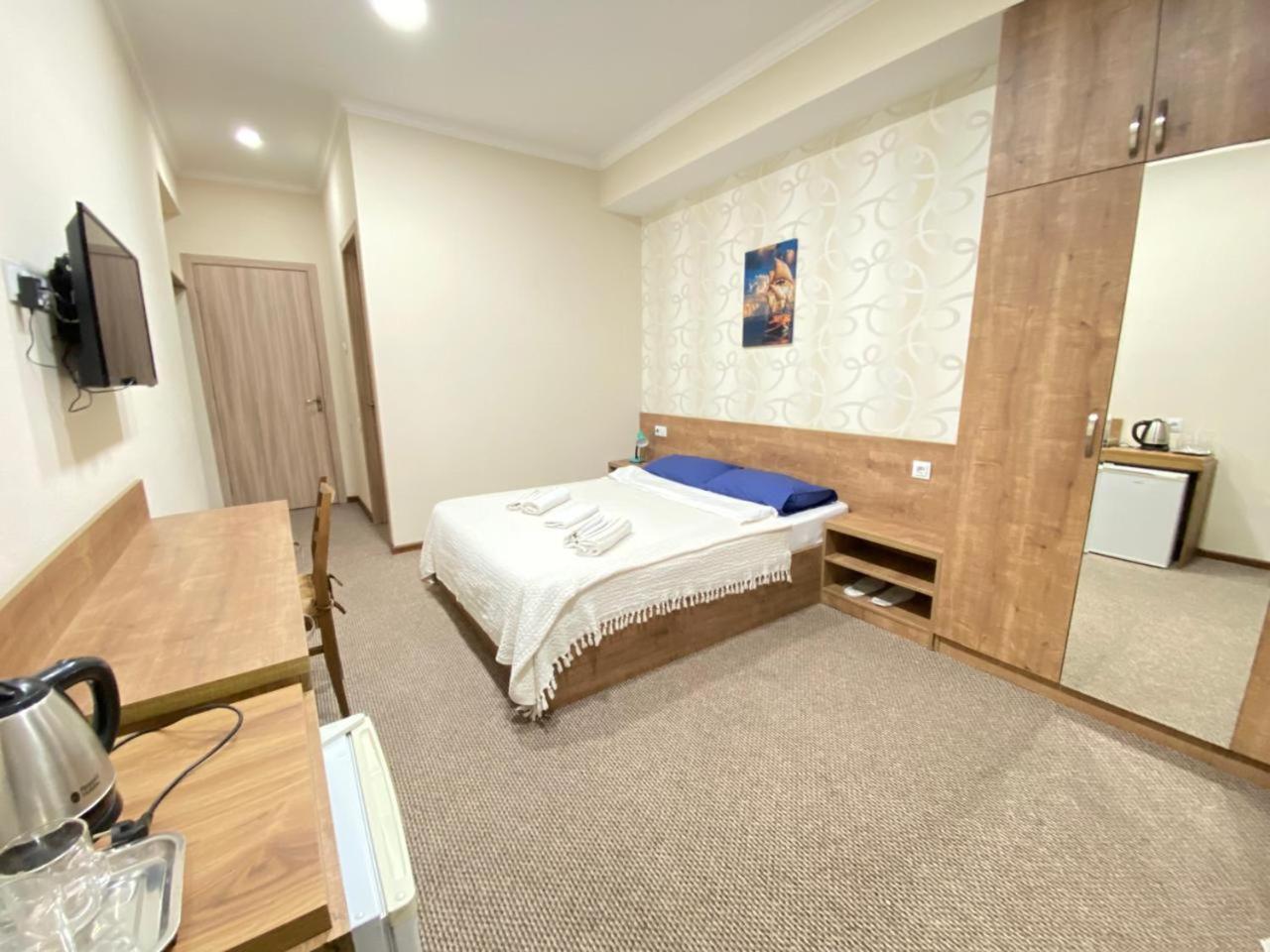 5 Rooms Near 300 Aragveli Metro Station Tbilissi Chambre photo