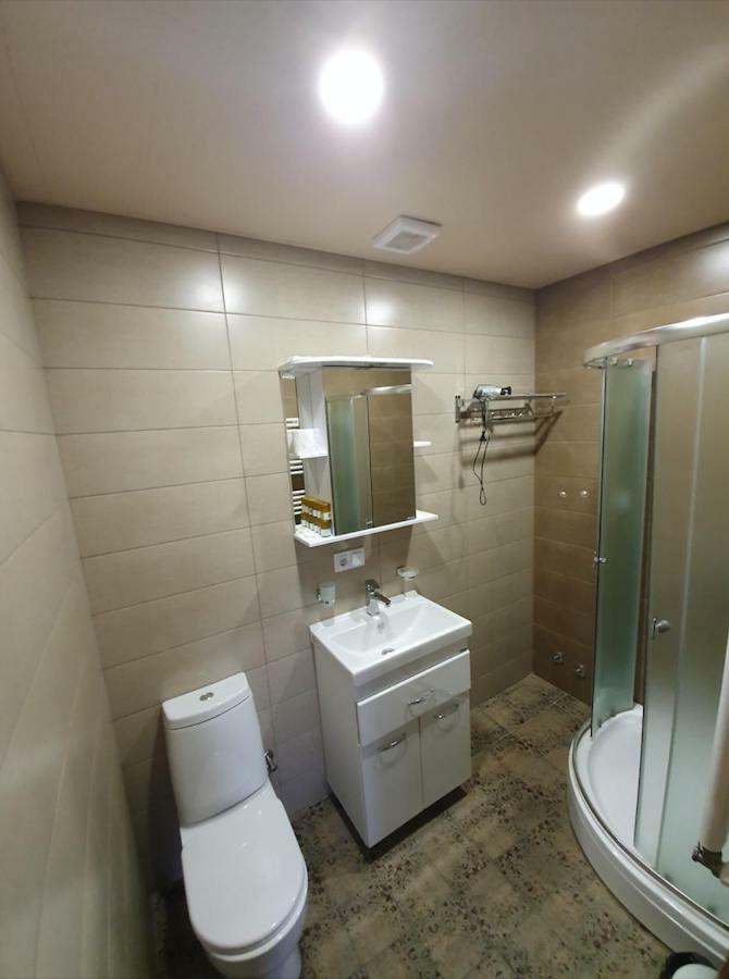 5 Rooms Near 300 Aragveli Metro Station Tbilissi Extérieur photo