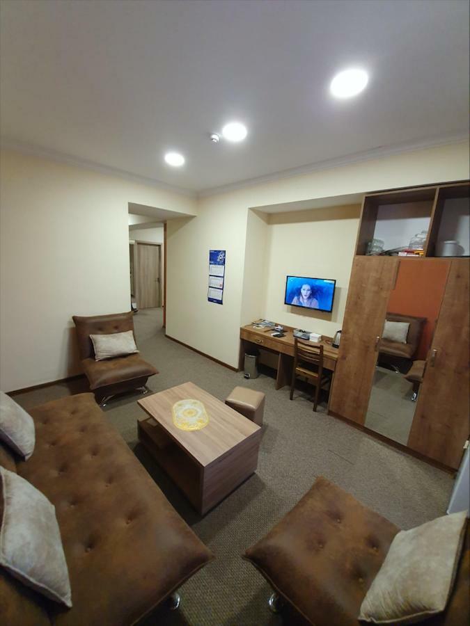 5 Rooms Near 300 Aragveli Metro Station Tbilissi Extérieur photo