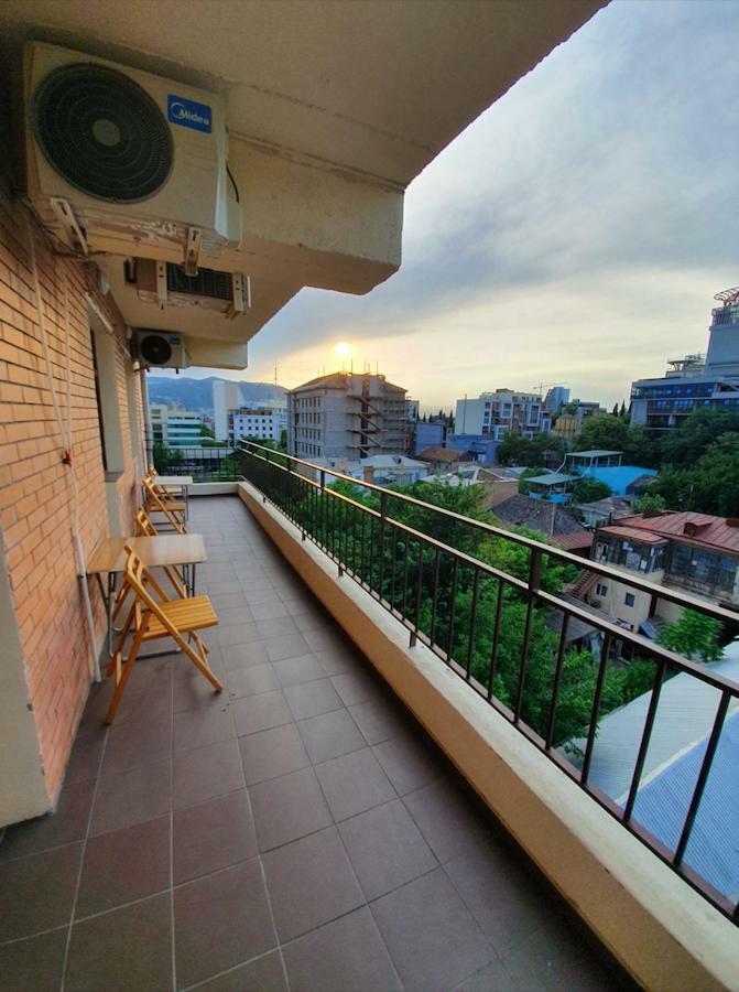 5 Rooms Near 300 Aragveli Metro Station Tbilissi Extérieur photo