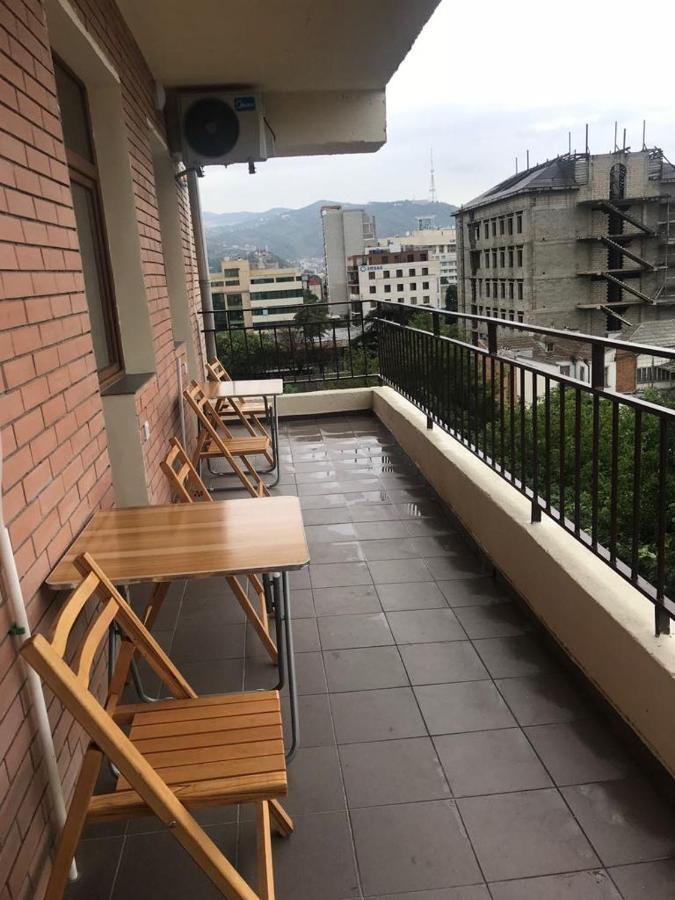 5 Rooms Near 300 Aragveli Metro Station Tbilissi Extérieur photo